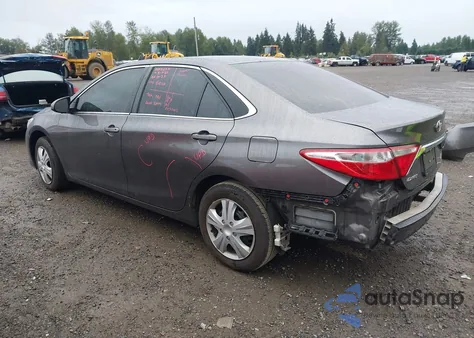 2016 Toyota Camry Le z USA, uszkodzony, nr VIN 4T4BF1FK7GR558213